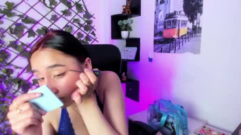 Snapshot of charlottestuart_ chatting on April 2026 04:19:01 AM charlottestuart_ online show from April 2026 04:19:01 AM