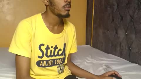 Snapshot of charmleo chatting on April 2026 07:05:02 PM charmleo online show from April 2026 07:05:02 PM