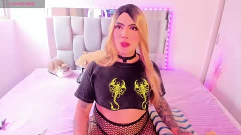 Snapshot of chaturmodels chatting on September 2025 07:04:01 PM Sophie online show from September 2025 07:04:01 PM