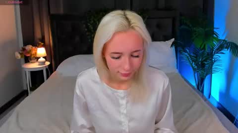 Snapshot of cheezy_cream chatting on December 2025 04:20:02 AM cheezy_cream online show from December 2025 04:20:02 AM