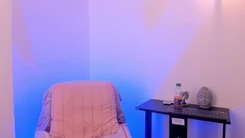 Chelsea  online show from November 2025 08:02:02 PM