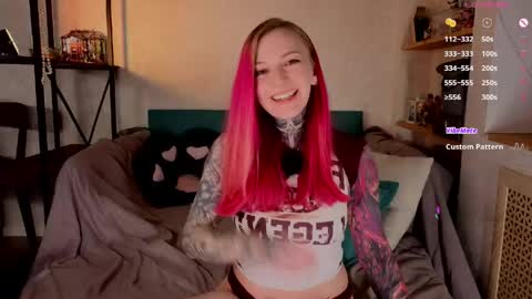 Snapshot of cherry_roxy chatting on April 2026 09:18:02 PM Roxy online show from April 2026 09:18:02 PM