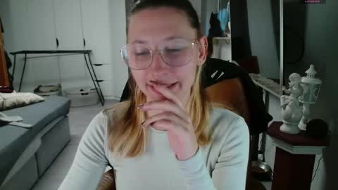 Leonie online show from April 2026 06:09:01 PM