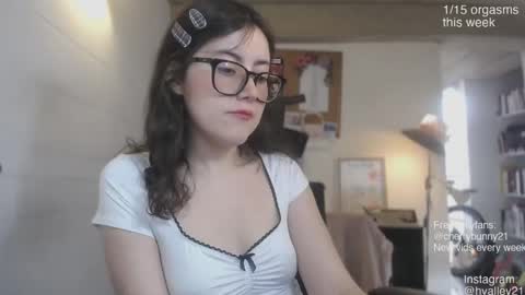 Snapshot of cherrybunny21 chatting on April 2026 08:39:01 PM Sarah Prez online show from April 2026 08:39:01 PM