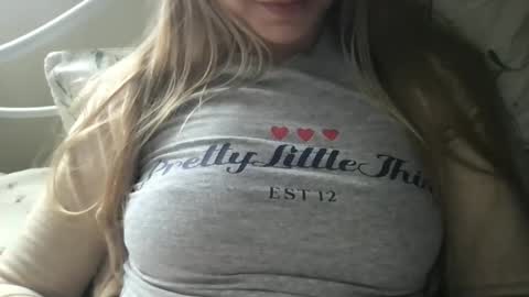 Snapshot of cherryflavorxx chatting on March 2026 04:22:02 PM cherryflavorxx online show from March 2026 04:22:02 PM