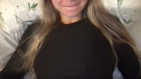 Snapshot of cherryflavorxx chatting on April 2026 12:19:02 AM cherryflavorxx online show from April 2026 12:19:02 AM