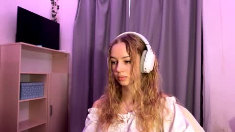 Evie online show from October 2025 05:08:01 AM