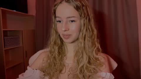 Evie online show from November 2025 02:27:01 PM