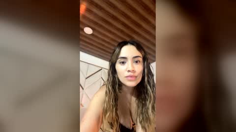 Snapshot of cherrysexx chatting on December 2025 02:39:01 AM Nathalie online show from December 2025 02:39:01 AM