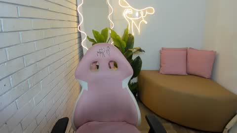 Chiara  online show from February 2025 03:00:02 AM