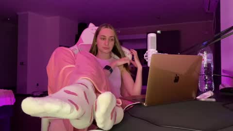 Snapshot of chillgoddess chatting on December 2024 04:37:01 PM Goddess Vika - owner of all ur money online show from December 2024 04:37:01 PM