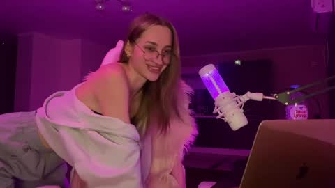 Snapshot of chillgoddess chatting on December 2024 06:28:02 PM Goddess Vika - owner of all ur money online show from December 2024 06:28:02 PM