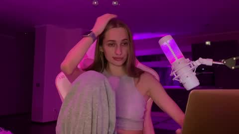 Snapshot of chillgoddess chatting on December 2024 04:11:02 PM Goddess Vika - owner of all ur money online show from December 2024 04:11:02 PM