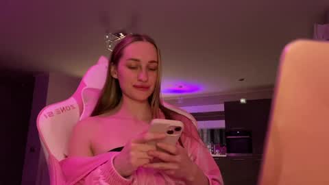 Snapshot of chillgoddess chatting on January 2025 08:24:01 PM Goddess Vika - owner of all ur money online show from January 2025 08:24:01 PM