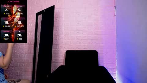 Snapshot of chloe1126_ chatting on April 2026 01:37:02 PM chloe1126_ online show from April 2026 01:37:02 PM