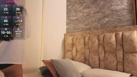 Snapshot of chloe_bluee_ chatting on May 2026 11:17:01 AM chloe_bluee_ online show from May 2026 11:17:01 AM