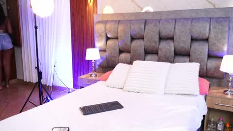 Chloe online show from April 2026 12:39:01 PM