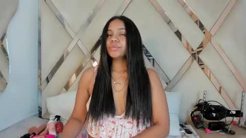 Snapshot of chloe_ht chatting on June 2026 12:30:01 PM Chloe online show from June 2026 12:30:01 PM