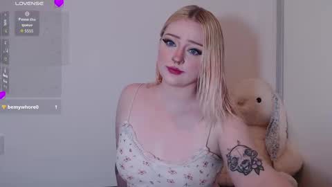 Snapshot of chloe_levine chatting on September 2025 09:25:02 PM Chloe Levine online show from September 2025 09:25:02 PM