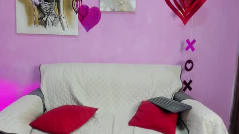 chloe online show from February 2025 02:33:02 PM