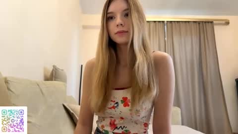 Snapshot of chloe_show chatting on December 2025 01:27:01 PM hloe online show from December 2025 01:27:01 PM