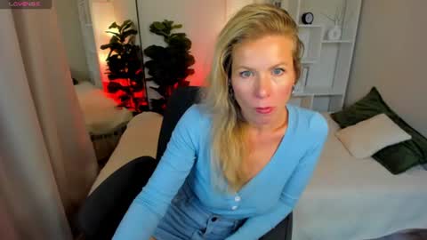 Julia online show from June 2026 06:56:01 PM