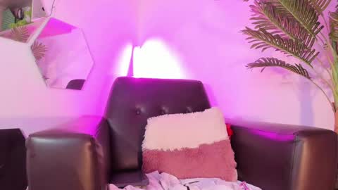 Chloe  online show from February 2025 12:03:01 AM