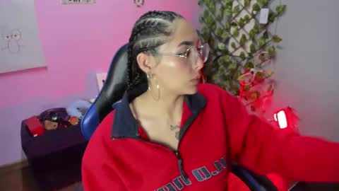 ChloeeThompson online show from December 2025 09:07:01 AM