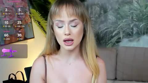 Chloee online show from November 2025 08:58:02 PM