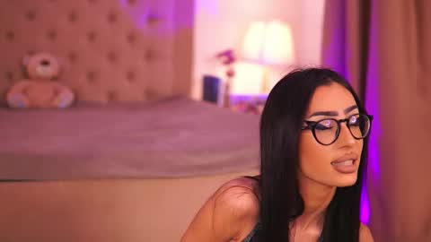 Chlo online show from December 2025 03:59:01 AM