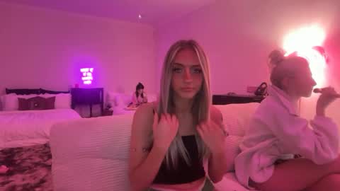 chloeros3e online show from September 2025 05:28:01 PM