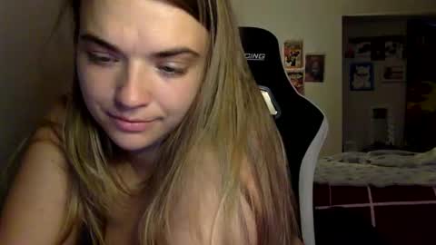 Snapshot of chloesays chatting on December 2025 11:24:01 PM Chloe Lane online show from December 2025 11:24:01 PM