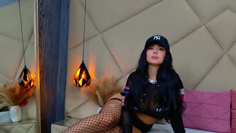 Snapshot of chloevee chatting on October 2025 06:10:02 AM Chloe Vee online show from October 2025 06:10:02 AM