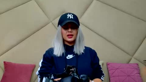 Snapshot of chloevee chatting on November 2025 06:12:01 AM Chloe Vee online show from November 2025 06:12:01 AM