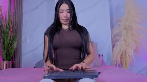 Snapshot of chlooee_ chatting on April 2026 12:11:02 AM Chlooe online show from April 2026 12:11:02 AM