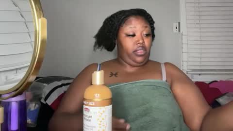 Snapshot of chocolatebunnyxx69 chatting on April 2026 02:27:02 AM Melina online show from April 2026 02:27:02 AM