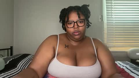 Snapshot of chocolatebunnyxx69 chatting on April 2026 05:05:02 PM Melina online show from April 2026 05:05:02 PM