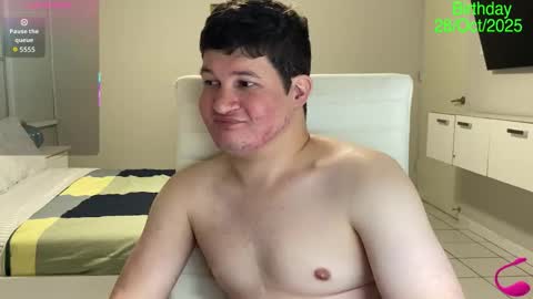 Snapshot of chris___evanss chatting on October 2025 04:18:01 PM Chris Evens online show from October 2025 04:18:01 PM