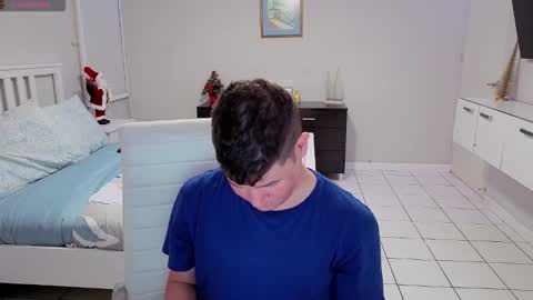 Snapshot of chris___evanss chatting on December 2025 01:33:02 AM Chris Evens online show from December 2025 01:33:02 AM