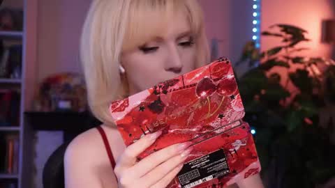 chriss_foxx online show from June 2026 03:32:01 PM