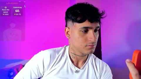 Snapshot of chriss_wg_ chatting on November 2025 10:51:01 PM Christian Wang online show from November 2025 10:51:01 PM