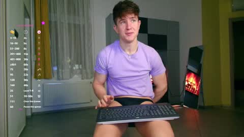 Snapshot of christianlevine_ chatting on October 2025 04:58:01 PM UPVOTE ME ------ ILL DO SOMETHING FOR FREE online show from October 2025 04:58:01 PM