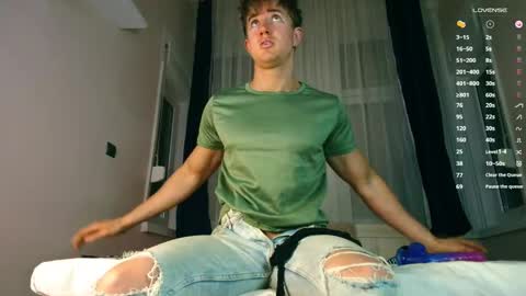 Snapshot of christianlevine_ chatting on November 2025 04:29:01 PM UPVOTE ME ------ ILL DO SOMETHING FOR FREE online show from November 2025 04:29:01 PM