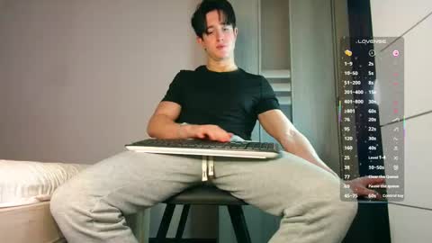 Snapshot of christianlevine_ chatting on December 2025 03:19:01 PM UPVOTE ME ------ ILL DO SOMETHING FOR FREE online show from December 2025 03:19:01 PM