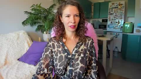 Snapshot of christina_hot chatting on October 2025 06:55:01 AM Chris online show from October 2025 06:55:01 AM