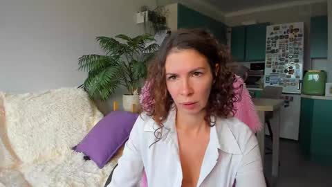 Snapshot of christina_hot chatting on October 2025 11:44:01 AM Chris online show from October 2025 11:44:01 AM