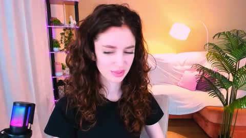 christinaconteeree online show from October 2025 04:26:02 PM