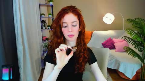 christinaconteeree online show from November 2025 01:22:01 PM