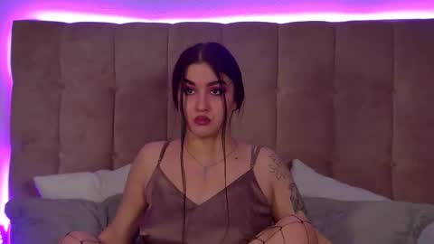 Christina online show from November 2025 07:02:02 PM