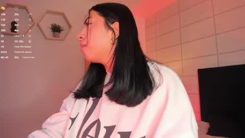 Snapshot of christine_harper chatting on November 2025 12:05:01 PM Christine online show from November 2025 12:05:01 PM